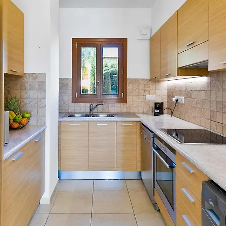 Beautiful Ground Floor Bc02 - Lelantos, Theseus Village Apartment *